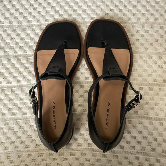 Lucky Brand Black Annamae Leather Wedge Thong Sandals - Picture 2 of 10